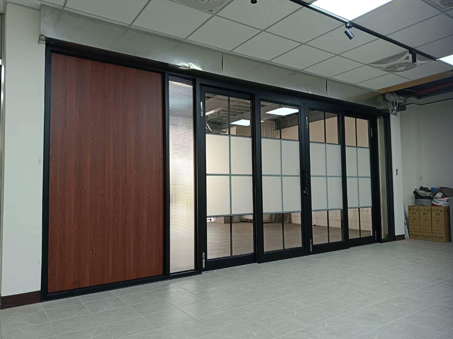 台南鋁門+格子飾條安裝