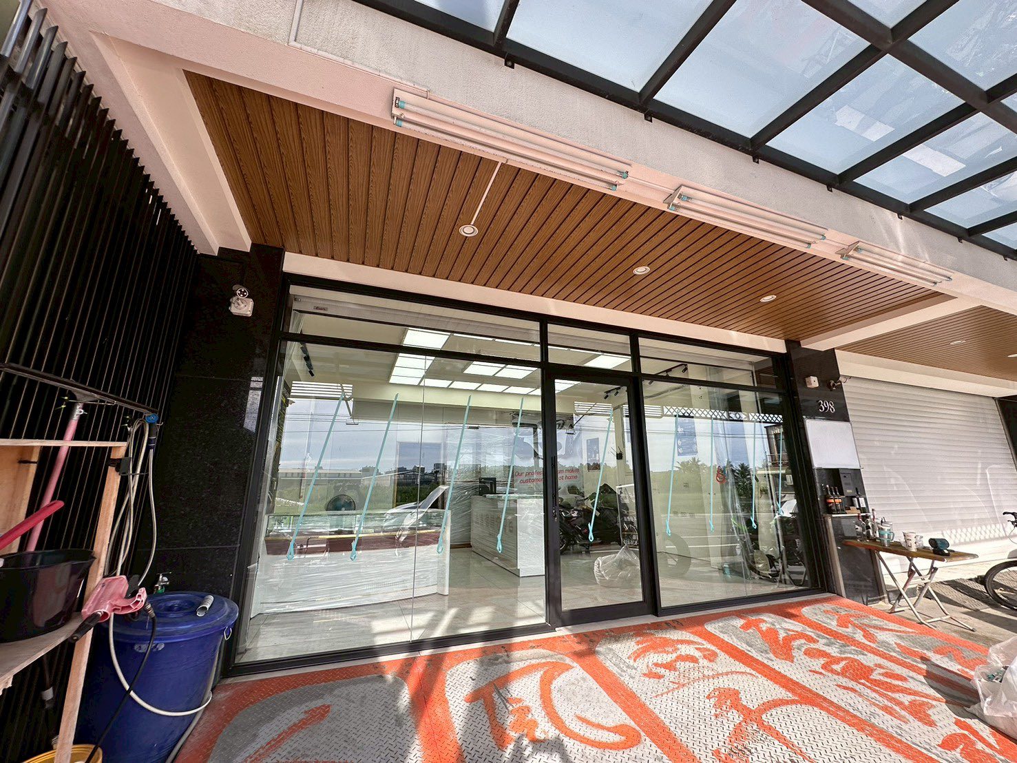 台南店面玻璃門施工