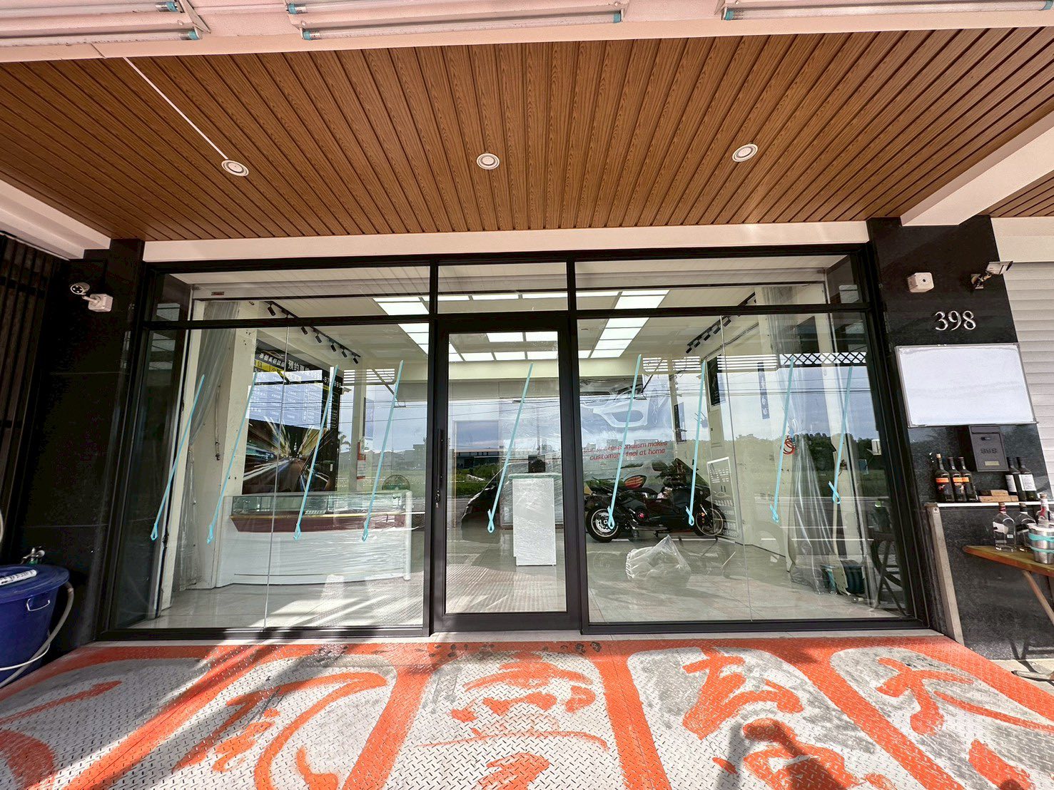 台南店面玻璃門施工